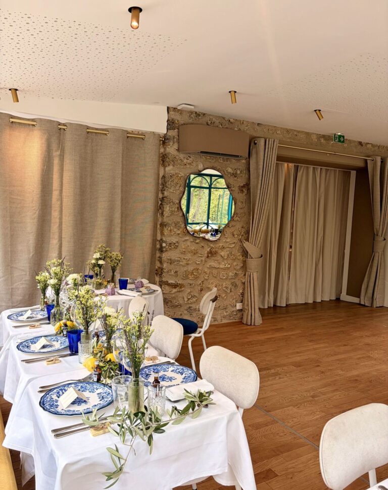 Table dressée dans le salon privé